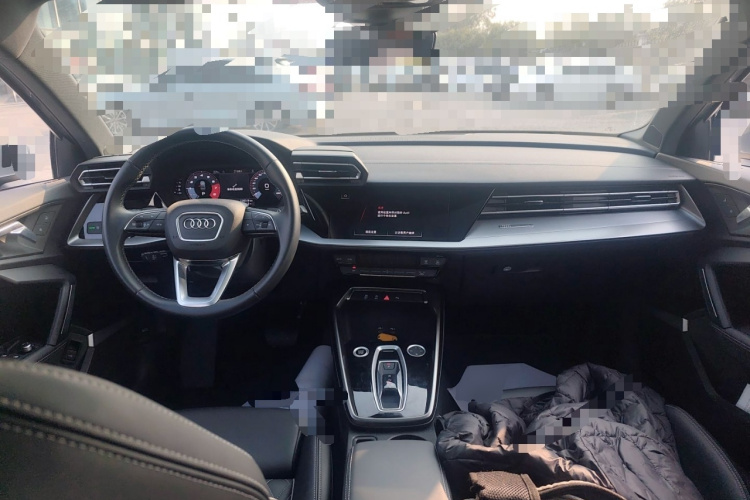 奥迪A3 2025款 A3L Limousine 35TFSI 飞驰尊享型中控内饰12