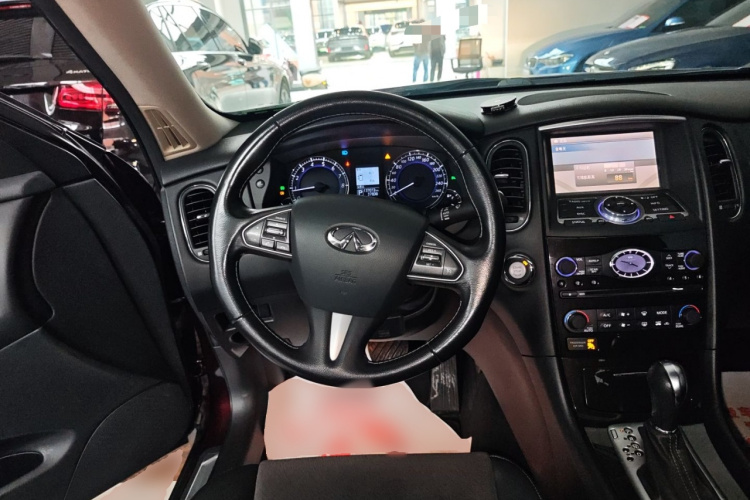 英菲尼迪QX50 2015款 2.5L 舒适版局部细节13