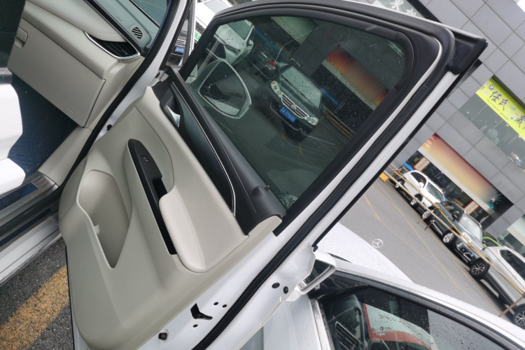 别克GL8 2021款 ES陆尊 653T 舒适型中控内饰7005