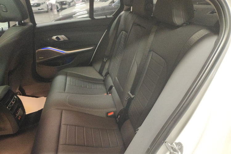 宝马3系 2021款 改款二 325i M运动曜夜套装中控内饰21