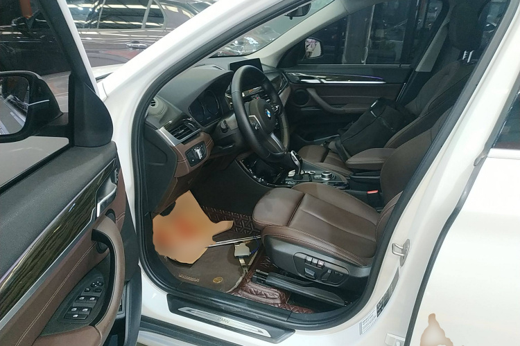 宝马X1 2020款 xDrive25Li 尊享型中控内饰20