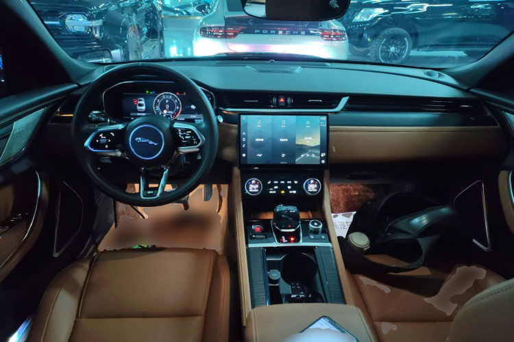 捷豹XFL 2023款 XFL 2.0T P250 两驱精英运动鎏金版中控内饰12