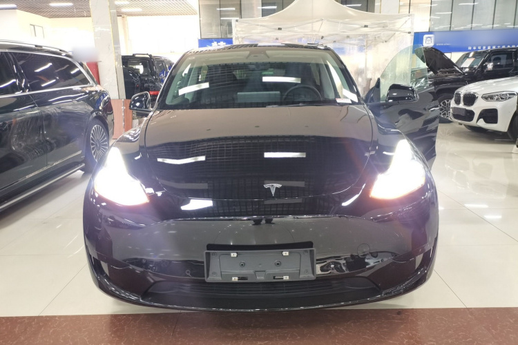 特斯拉 Model Y 2022款 后轮驱动版车身外观2