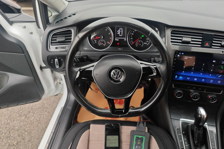 大众 高尔夫 2017款 1.6L 自动舒适百万辆纪念版中控内饰13