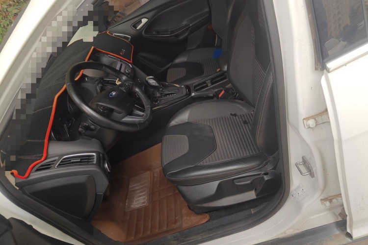 福特 福克斯 2015款 两厢 EcoBoost 180 自动精英型局部细节19