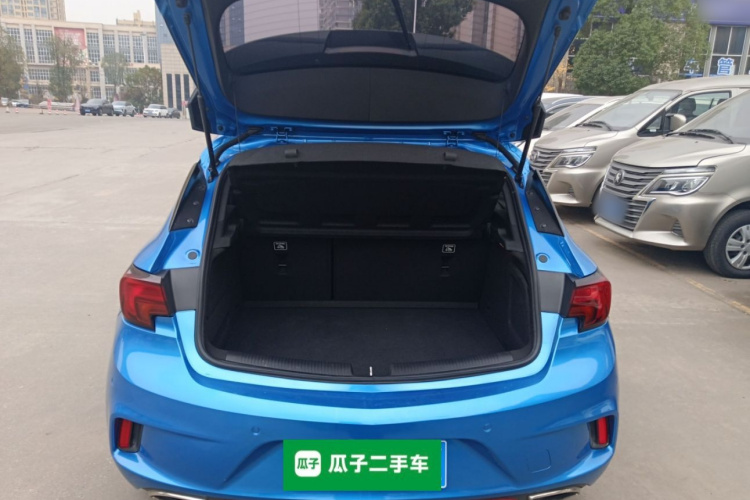 别克 威朗 2016款 两厢GS 20T 双离合燃情运动型机舱底盘23