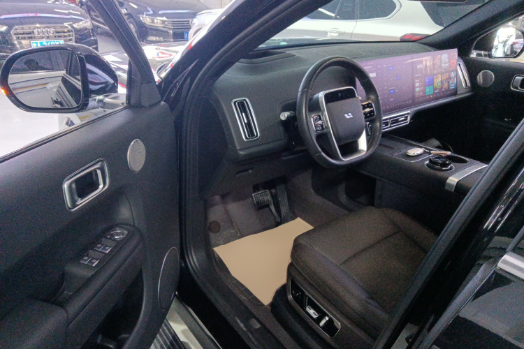 理想汽车 理想L9 2022款 Max中控内饰20