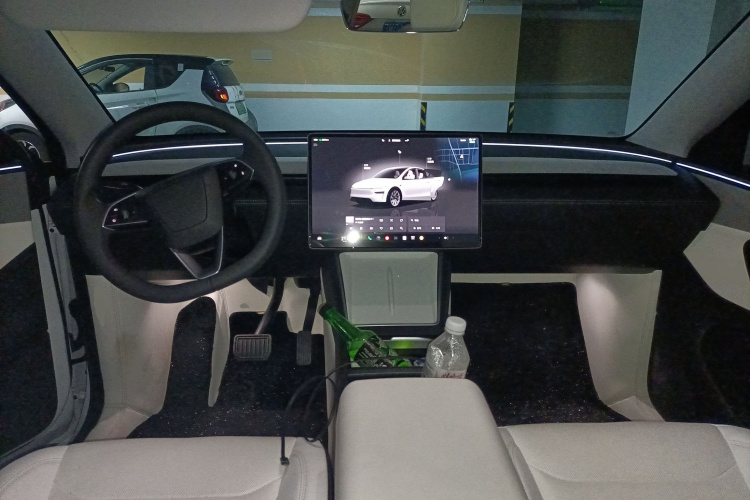 特斯拉 Model Y 2025款 后轮驱动 首发版中控内饰12
