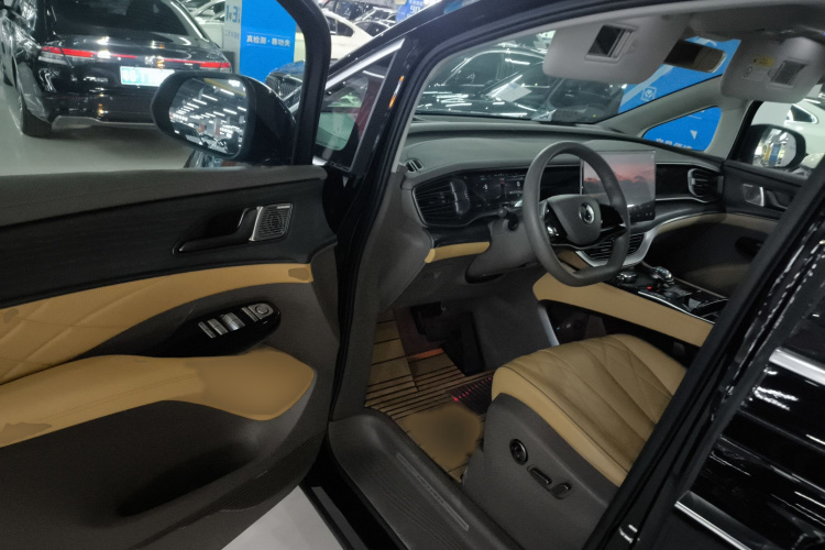 腾势D9 2022款 DM-i 970 四驱尊荣型中控内饰7003