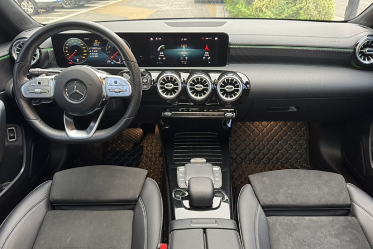 奔驰A级 2020款 改款 A 200 L 运动轿车时尚型车身外观6010