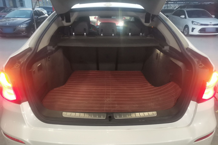 宝马3系GT 2018款 320i 时尚型机舱底盘23