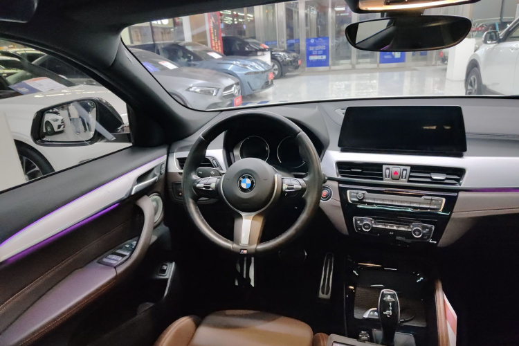 宝马X2 2021款 改款 sDrive25i 曜夜版中控内饰13