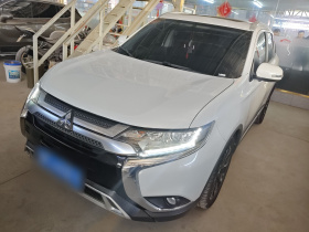 三菱 欧蓝德 2020款 2.0L 两驱畅享版 5座