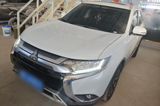 三菱 欧蓝德 2020款 2.0L 两驱畅享版 5座