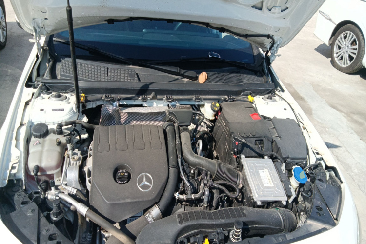 奔驰A级 2022款 改款三 A 200 L 运动轿车时尚型机舱底盘24