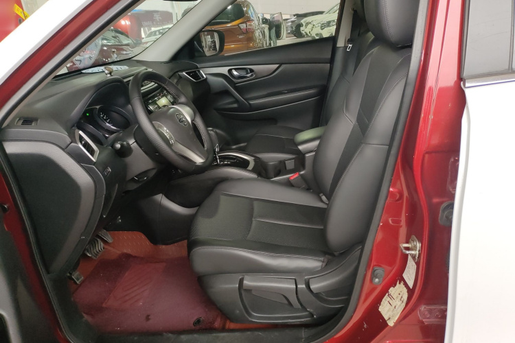 日产 奇骏 2014款 2.0L CVT舒适版 2WD中控内饰19