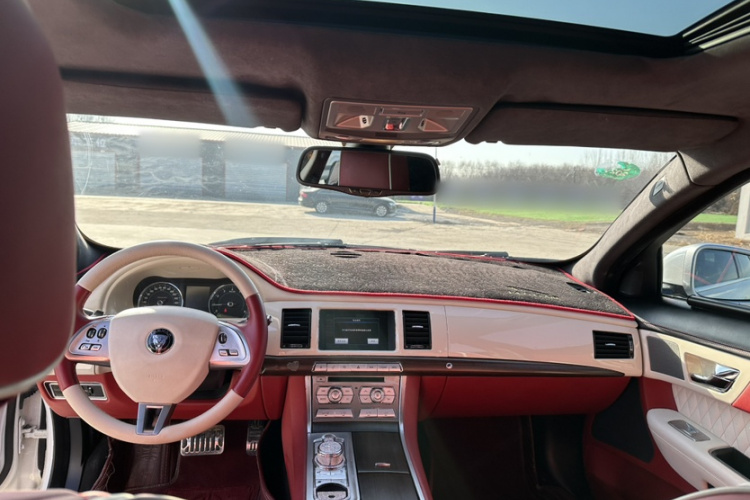 捷豹XF 2015款 XF 2.0T 风华版中控内饰7005