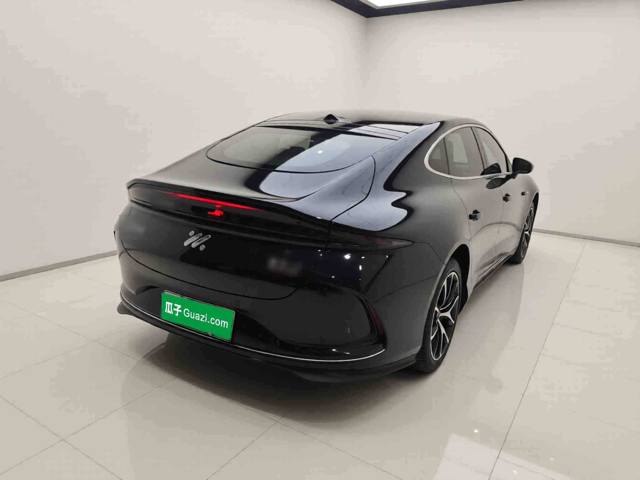 车辆右后45度视角展示
