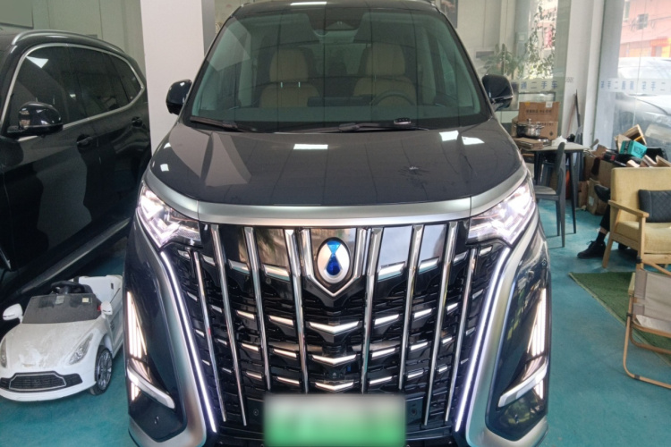 腾势D9 2022款 DM-i 970 四驱尊荣型车身外观2