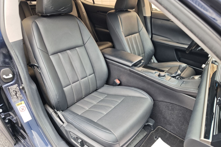 雷克萨斯ES 2015款 200 精英版局部细节41