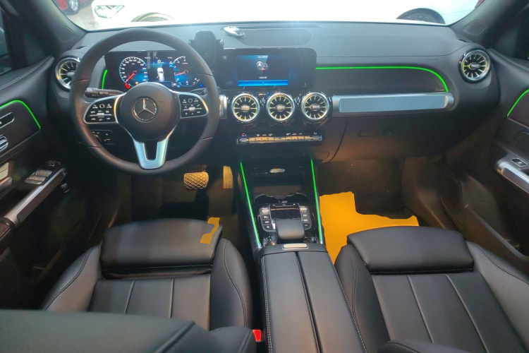 奔驰GLB 2023款 GLB 220 时尚型中控内饰7002