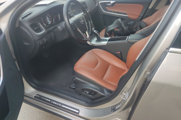 沃尔沃S60 2016款 S60L T4 智远版中控内饰7003