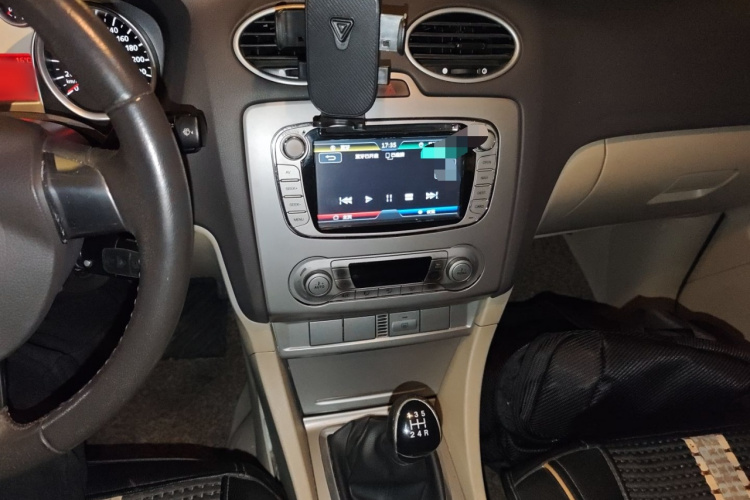 福特 福克斯 2013款 两厢经典 1.8L 手动时尚型局部细节16