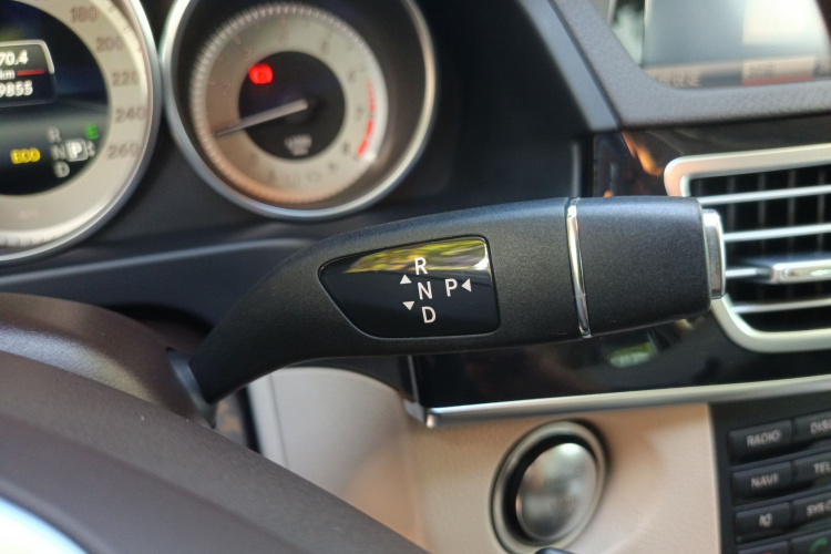 奔驰E级 2015款 E 260 L 运动型局部细节18