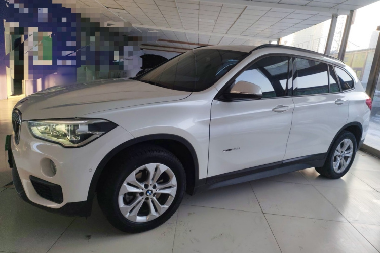 宝马X1 2016款 sDrive18Li 尊享型车身外观4