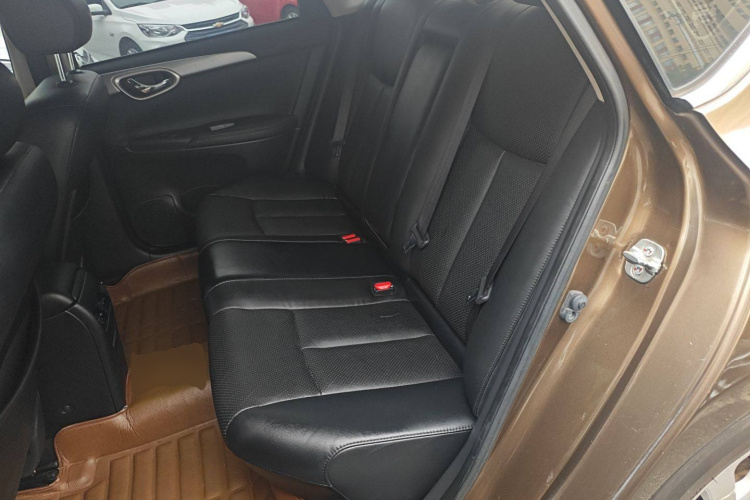 日产 轩逸 2014款 1.6XV CVT尊享版中控内饰21