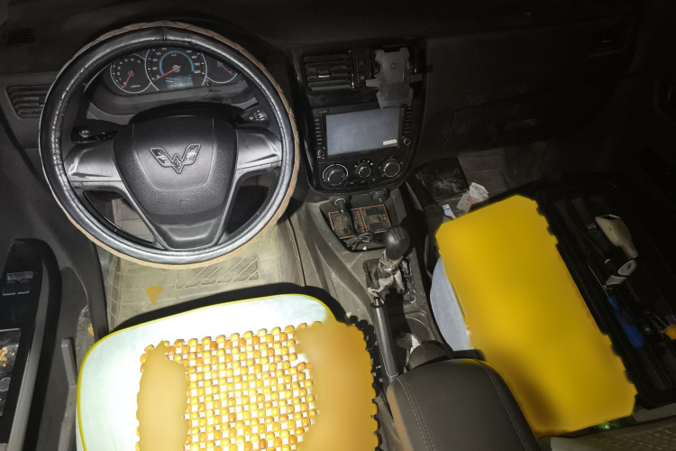 五菱汽车 五菱荣光V 2016款 1.5L标准型中控内饰7002