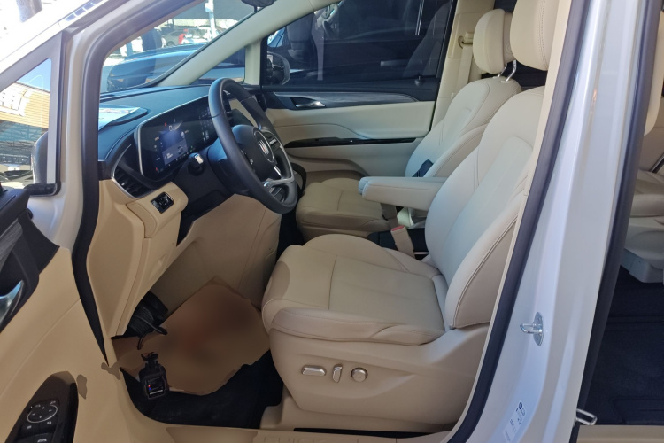 别克GL8新能源 2025款 陆尚 先享版 7座中控内饰19