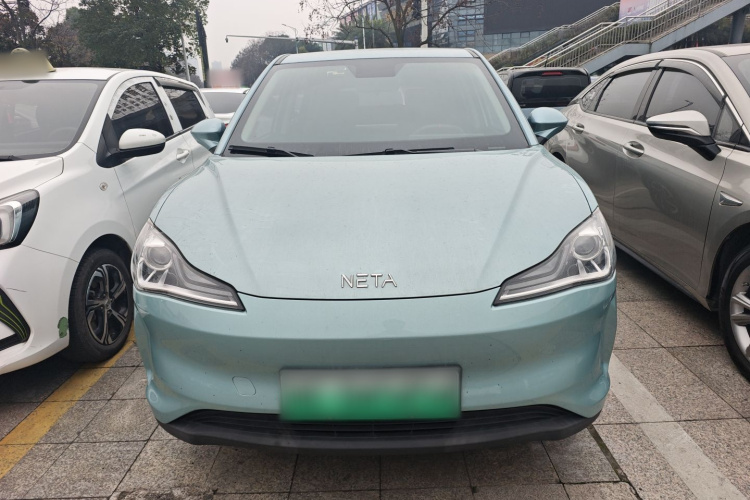 哪吒汽车 哪吒V 2022款 潮 400 Lite车身外观2