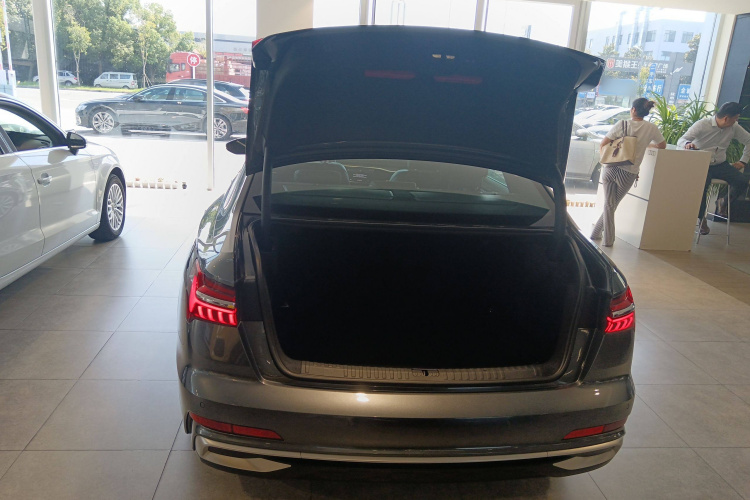 奥迪A6L 2024款 45 TFSI 臻选动感型中控内饰23