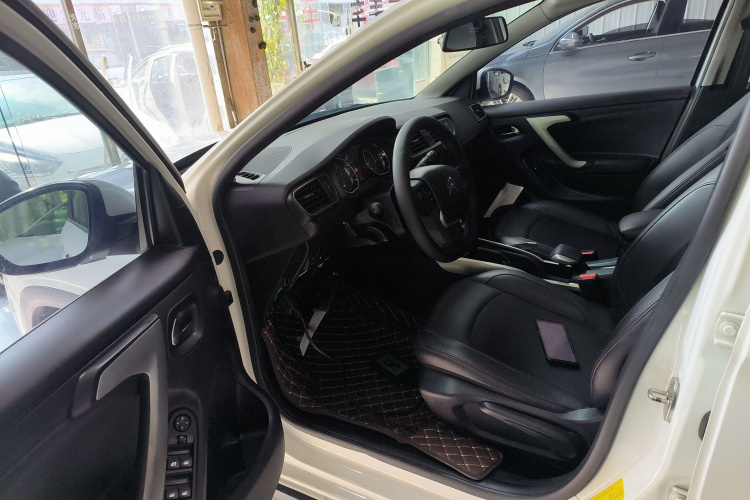 雪铁龙C3-XR 2015款 1.6L 自动先锋型中控内饰20