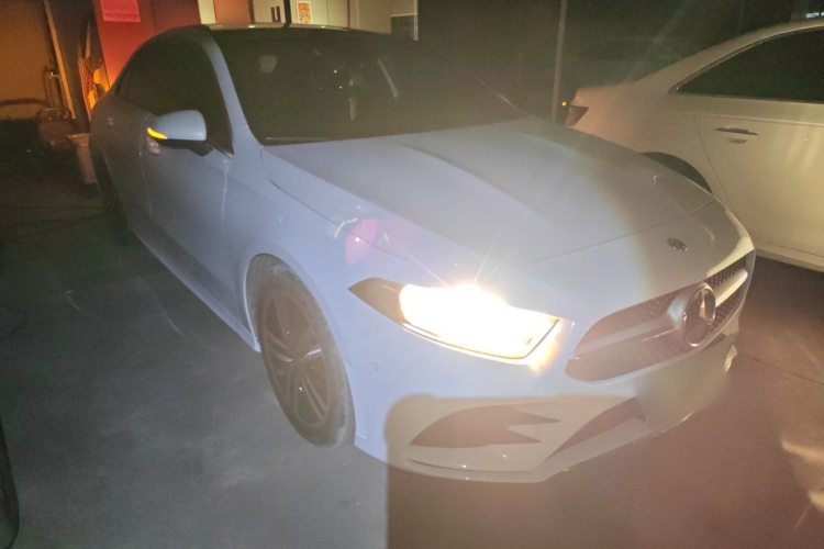 奔驰A级 2020款 A 180 L 运动轿车车身外观3