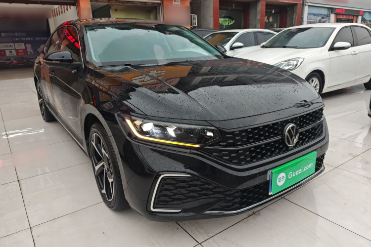 大众 帕萨特 2025款 出众款 380TSI 星空龙腾版车身外观3