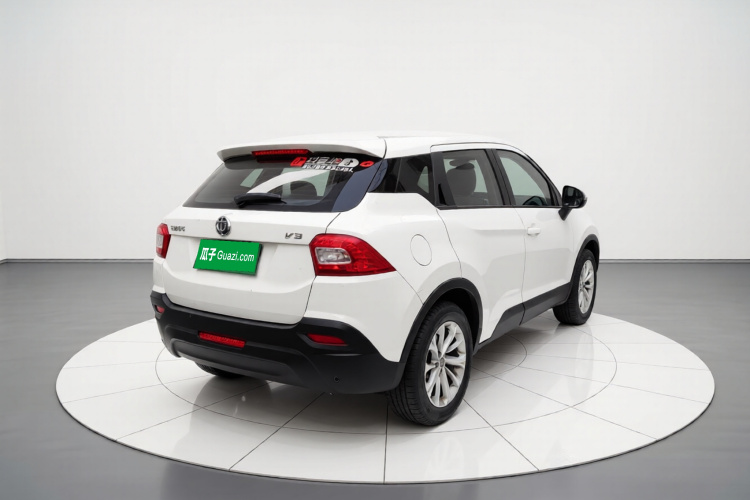 中华V3 2016款 1.5L 手动基本型车身外观7