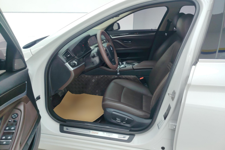 宝马5系 2017款 525Li 豪华设计套装中控内饰19