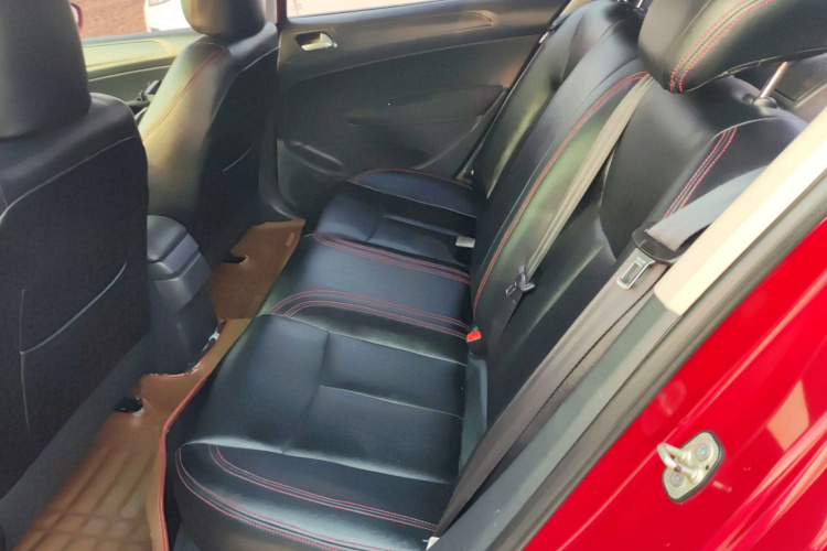 标致308 2014款 乐享版 经典 1.6L 手动优尚型中控内饰21