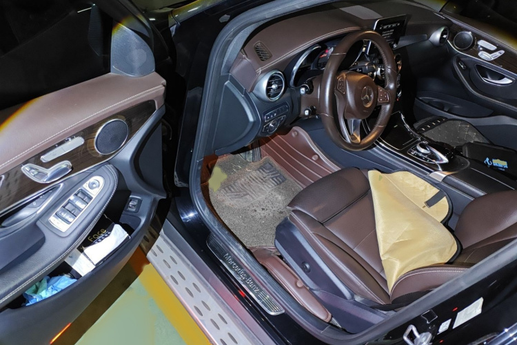 奔驰GLC 2018款 GLC 260 4MATIC 豪华型中控内饰7003