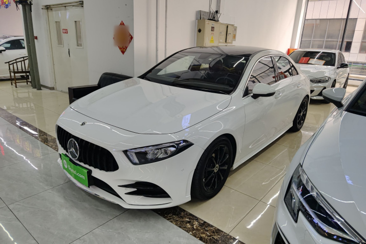 奔驰A级 2021款 A 200 L 运动轿车时尚型车身外观4