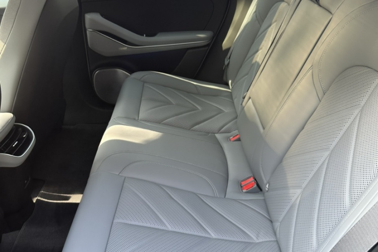 蔚来ET5 2025款 100kWh中控内饰7004