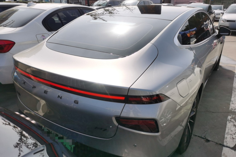 小鹏P7 2022款 625E车身外观6