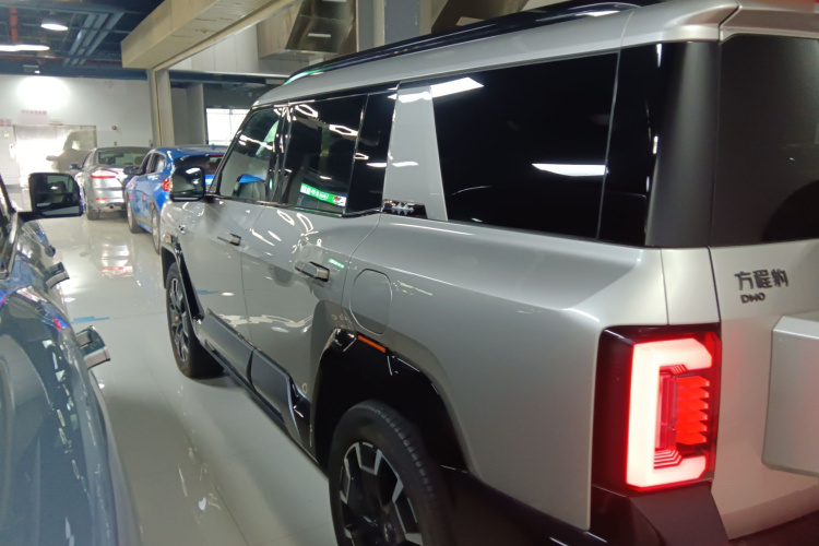 方程豹 豹8 2025款 智勇旗舰版 7座车身外观6003