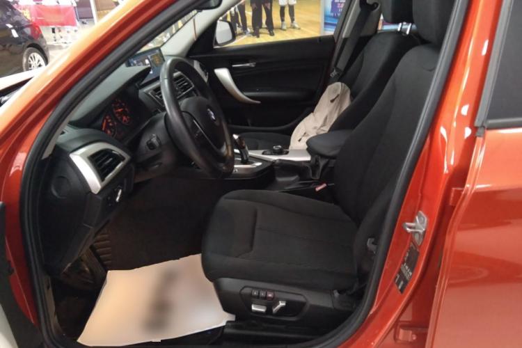 宝马1系(进口) 2016款 120i 领先型局部细节19