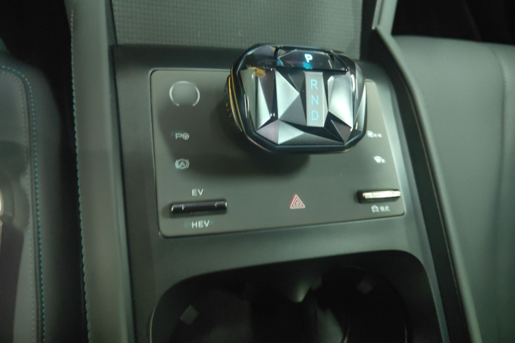 比亚迪 秦L 2025款 DM-i 智驾版 120KM领先型局部细节18