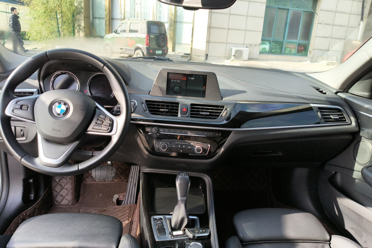 宝马1系 2018款 改款 118i 运动型中控内饰7002