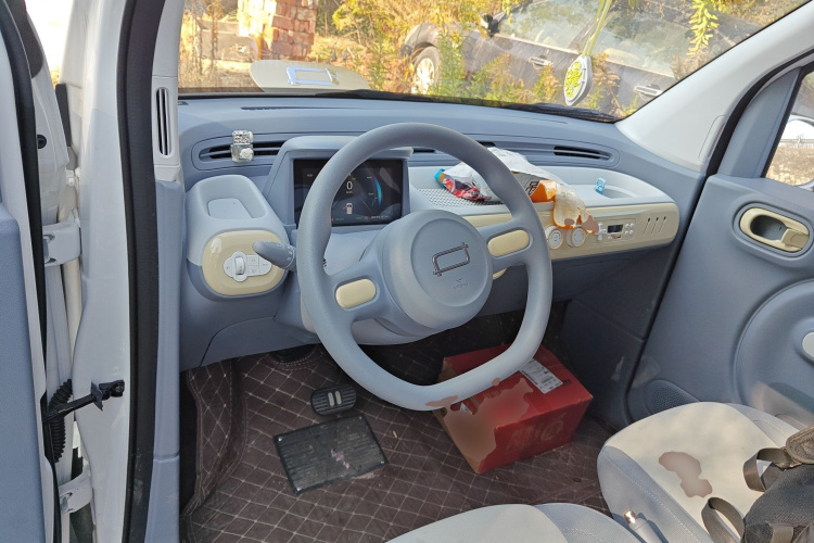 奔腾小马 2025款 222km 闪电马中控内饰13