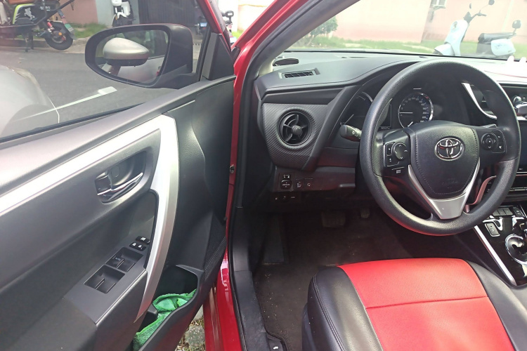 丰田 雷凌双擎E+ 2019款 1.8PH GS E-CVT精英天窗版中控内饰7003